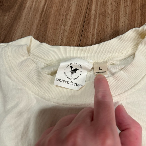 university tees theta crewneck - Picture 2 of 2